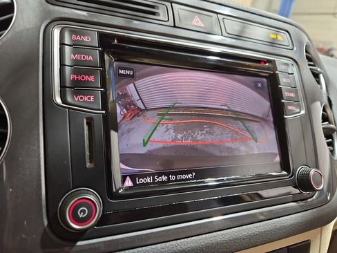 Used 2017 Volkswagen Tiguan S image 23