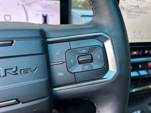 Used 2024 GMC Hummer EV 3X AWD/4WD image 32