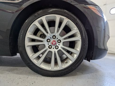 Used 2019 Jaguar XF Prestige image 43