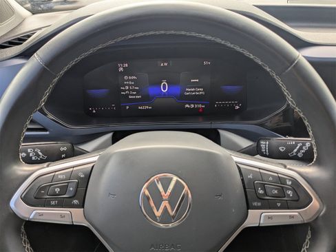 Used 2024 Volkswagen Taos SE image 29