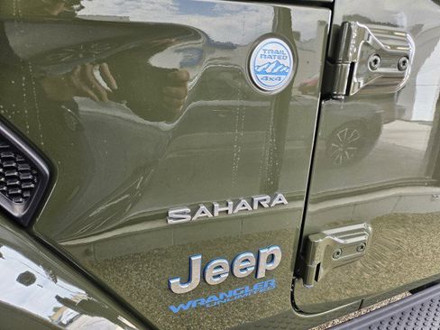 Used 2021 Jeep Wrangler Unlimited Sahara w/ Cold Weather Group AWD/4WD image 29