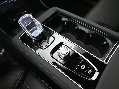 New 2026 Volvo XC90 B6 Ultra w/ Protection Package Premier image 17