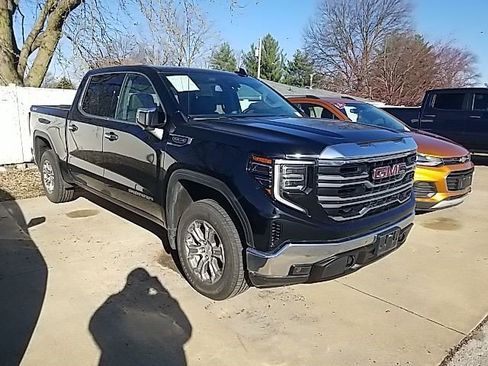 Certified 2025 GMC Sierra 1500 SLT image 4