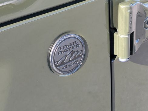 Used 2023 Jeep Wrangler Altitude image 10