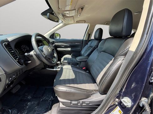 Used 2020 Mitsubishi Outlander SE FWD image 2