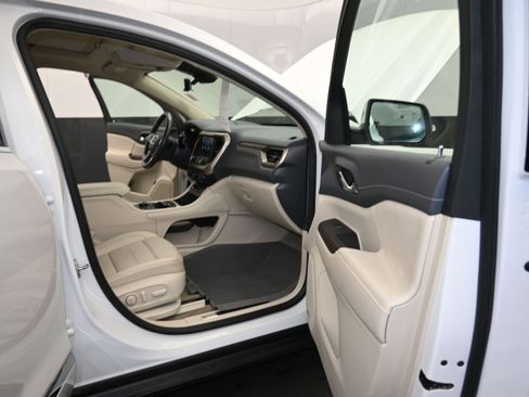 Used 2022 GMC Acadia Denali w/ Denali Technology Package image 23