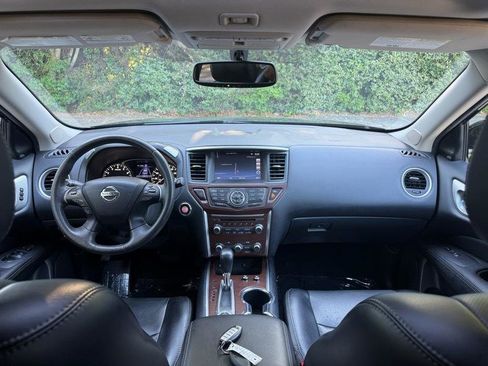 Used 2017 Nissan Pathfinder Platinum image 28