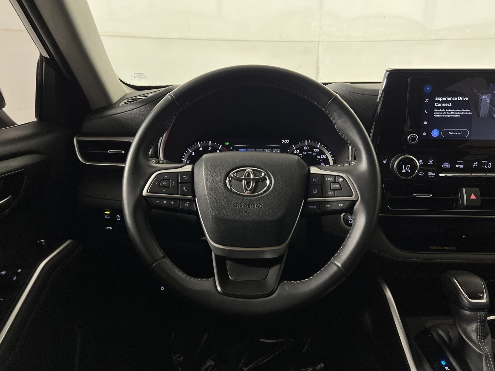 Used 2024 Toyota Highlander XLE FWD image 16