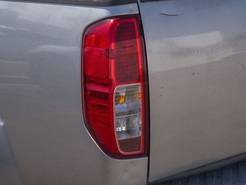 Used 2005 Nissan Frontier SE RWD image 10