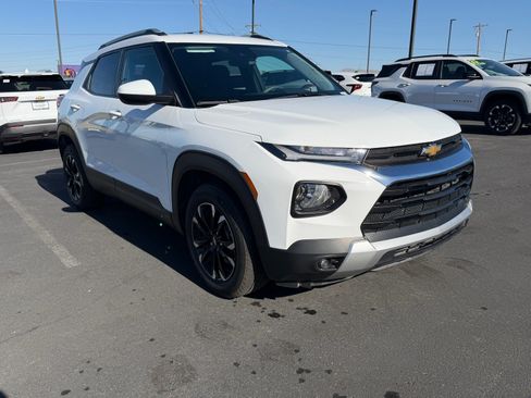 Used 2023 Chevrolet TrailBlazer LT FWD image 1