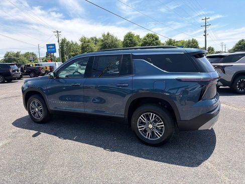 New 2026 Chevrolet Traverse LT w/ Driver Confidence Package AWD/4WD image 8