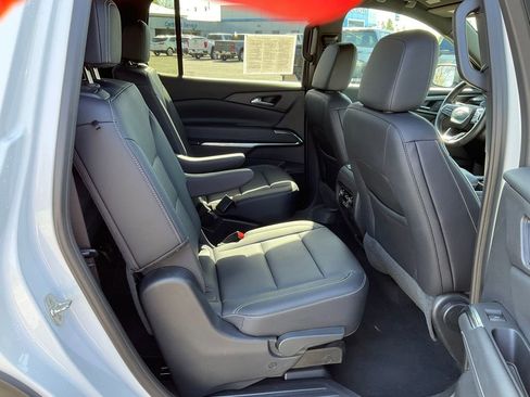 Used 2025 Chevrolet Traverse LT AWD/4WD image 23