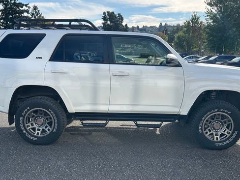 Certified 2022 Toyota 4Runner SR5 AWD/4WD image 4
