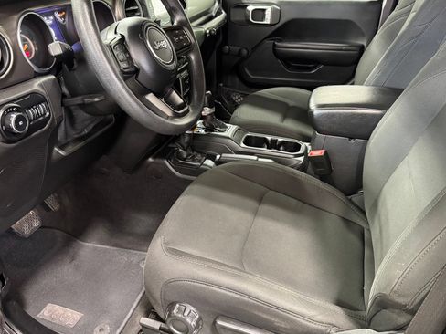 Used 2018 Jeep Wrangler Sport AWD/4WD image 16