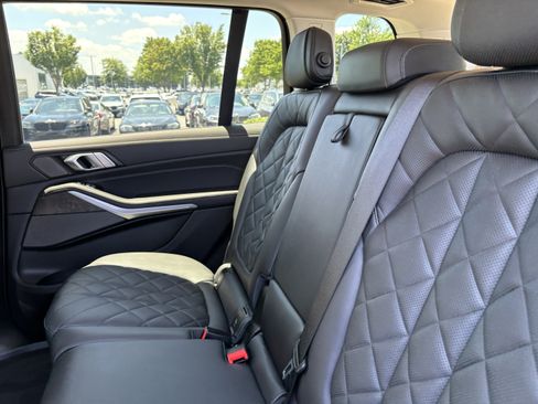 Used 2025 BMW X7 xDrive40i w/ Premium Package AWD/4WD image 32