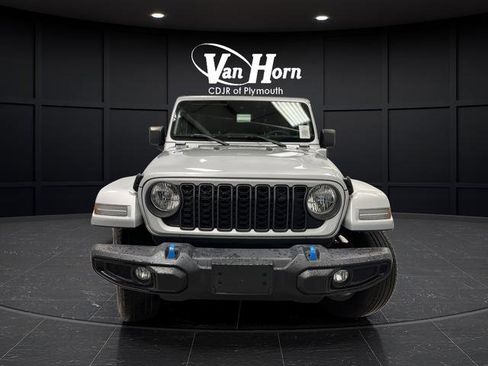 Used 2024 Jeep Wrangler Unlimited image 9