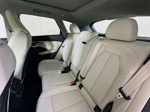 Used 2025 Audi Q5 Prestige image 17