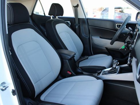 Used 2020 Hyundai Venue SEL image 24