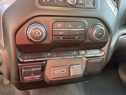 Used 2024 Chevrolet Silverado 2500 Custom image 33