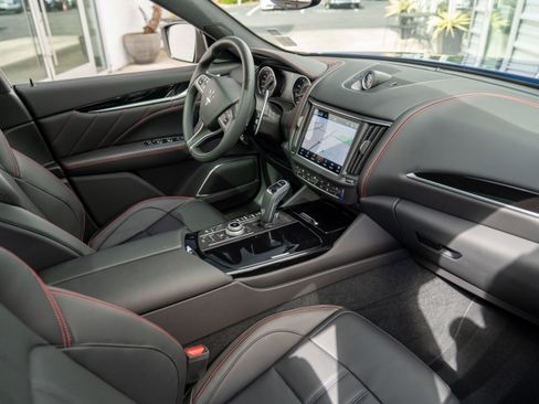 Used 2024 Maserati Levante GT Ultima image 7