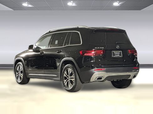 Used 2026 Mercedes-Benz GLB 250 image 3