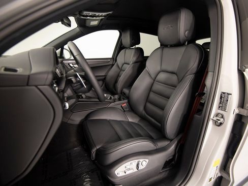 New 2026 Porsche Macan GTS image 33