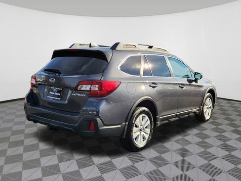 Used 2018 Subaru Outback 2.5i Premium image 4