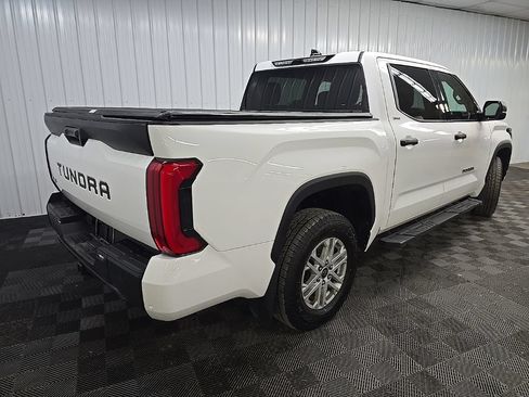 Used 2022 Toyota Tundra SR5 w/ SR5 Convenience Package AWD/4WD image 12