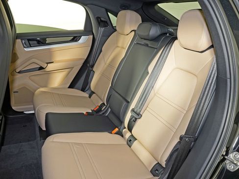 Used 2026 Porsche Cayenne S AWD/4WD image 39