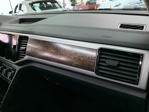 Used 2019 Volkswagen Atlas SEL Premium image 19