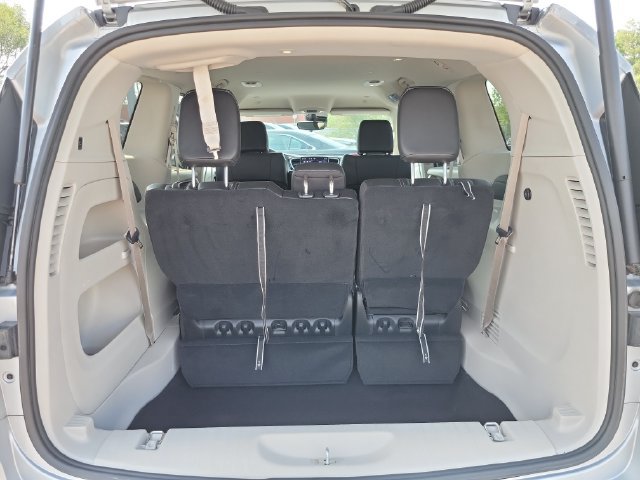 Used 2023 Chrysler Pacifica Touring-L AWD/4WD image 30