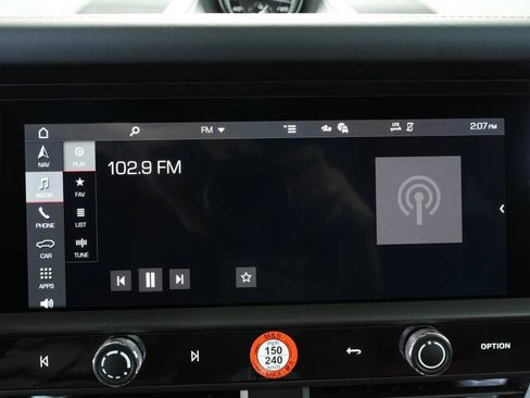 Certified 2025 Porsche Macan AWD/4WD image 18
