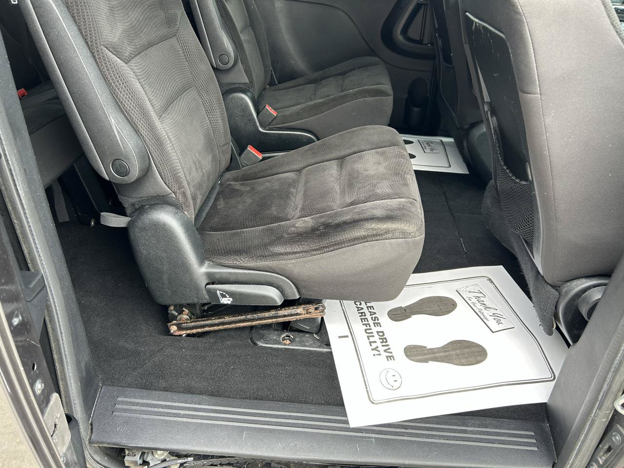 Used 2018 Dodge Grand Caravan SE FWD image 11