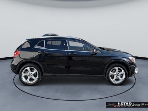 Used 2020 Mercedes-Benz GLA 250 4MATIC w/ Premium Package image 4