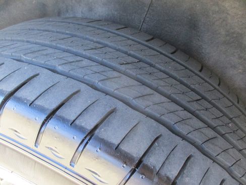 Used 2023 GMC Acadia SLE w/ Driver Convenience Package image 13