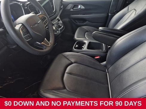 Used 2025 Chrysler Pacifica Select FWD image 20
