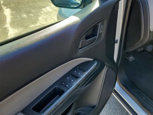 Used 2018 Chevrolet Colorado W/T w/ WT Convenience Package image 10