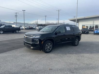 Used 2025 Chevrolet Traverse LT