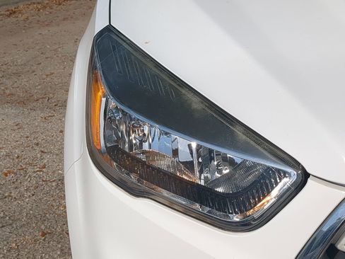 Used 2019 Ford Escape SE image 10