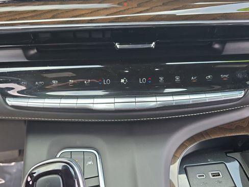 Used 2024 Cadillac Escalade ESV Sport Platinum w/ LPO, ONYX Package AWD/4WD image 29