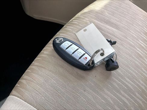Used 2017 Nissan Rogue SV FWD image 14