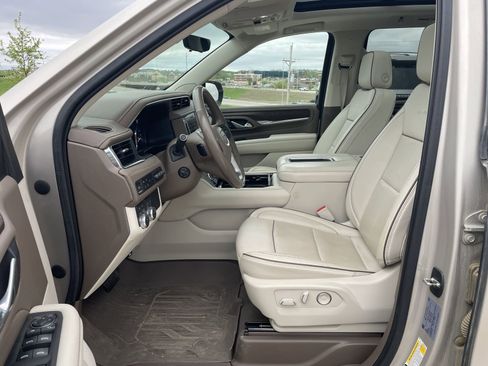 Used 2021 GMC Yukon XL Denali w/ Advanced Technology Package AWD/4WD image 6