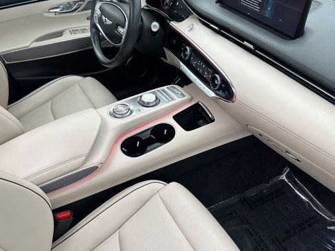 Used 2023 Genesis GV70 2.5T w/ Advanced Package image 17