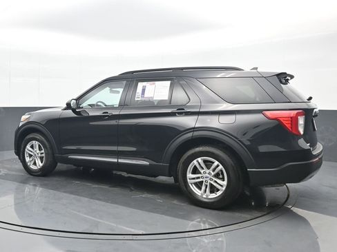 Used 2023 Ford Explorer XLT w/ Equipment Group 202A image 4