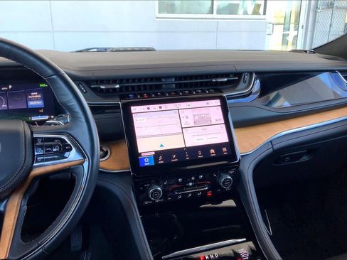 Used 2022 Jeep Grand Cherokee Summit image 7