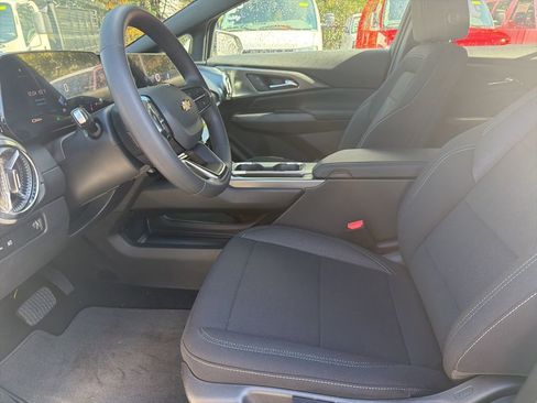 New 2026 Chevrolet Equinox EV LT image 16