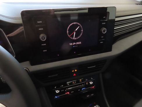 New 2026 Volkswagen Jetta SE FWD image 18