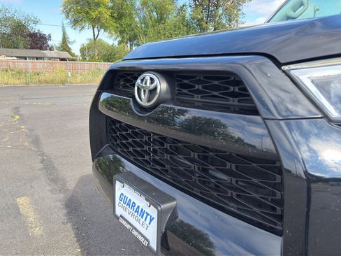 Used 2016 Toyota 4Runner SR5 AWD/4WD image 5
