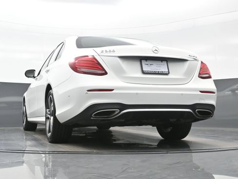 Used 2019 Mercedes-Benz E 300 4MATIC image 28