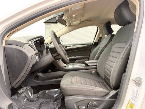 Used 2019 Ford Fusion SE FWD image 13
